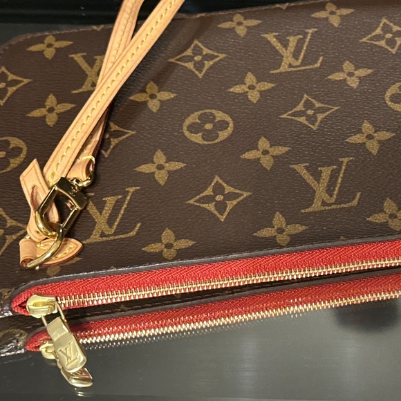 Louis Vuitton Pochette Monogram - Picture 1 of 5
